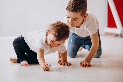 crianza de niños prematuros hermanos